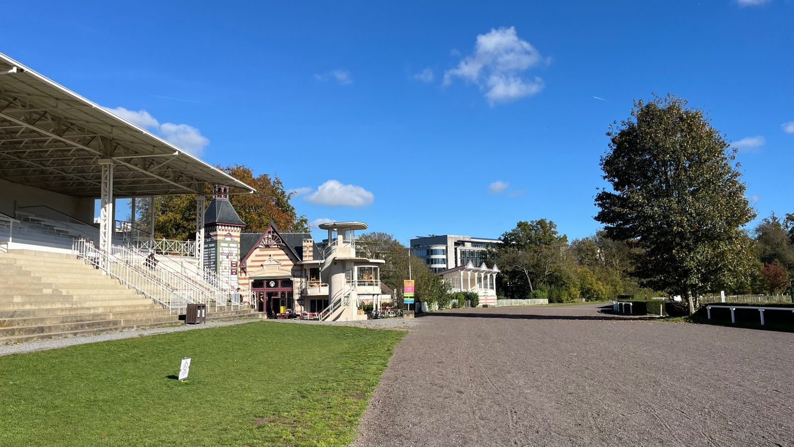 Hippodrome de Boitsfort vue sur les gradins