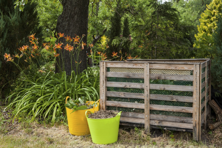Composter au jardin, la solution naturelle